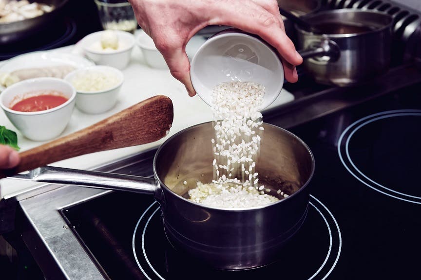 Fotografía de la cocción del arroz para recetas del chef en la nota 10 consejos para cocinar arroz 